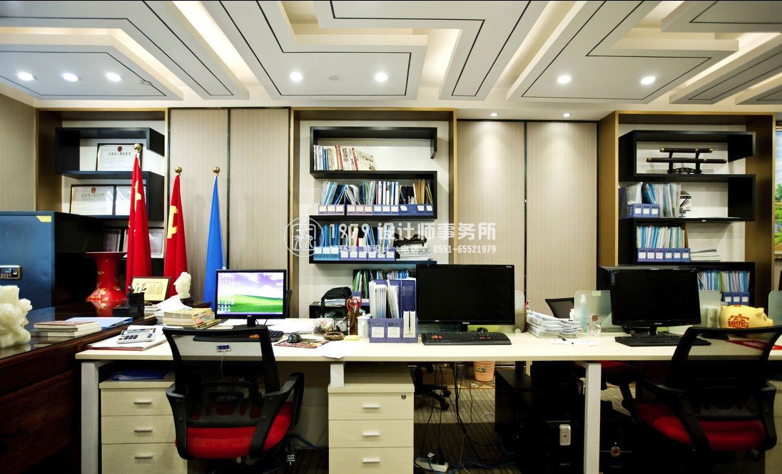 辦公室設(shè)計(jì)之永順消防辦公室辦公區(qū)域側(cè)角度效果圖